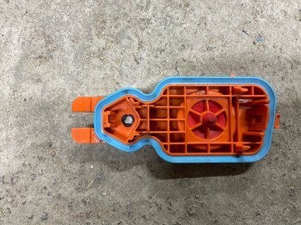 Клапан вентиляції основної батареї Tesla Model 3 18- 1561154-00-I фото