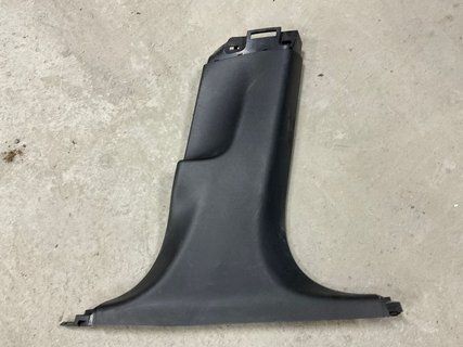 Накладка центральної стійки нижня права Tesla Model 3 18- 1086299-00-I фото