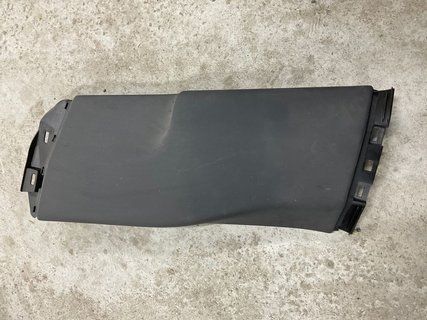 Накладка центральної стійки нижня ліва Tesla Model Y 23- литий кузов 1718032-00-C фото