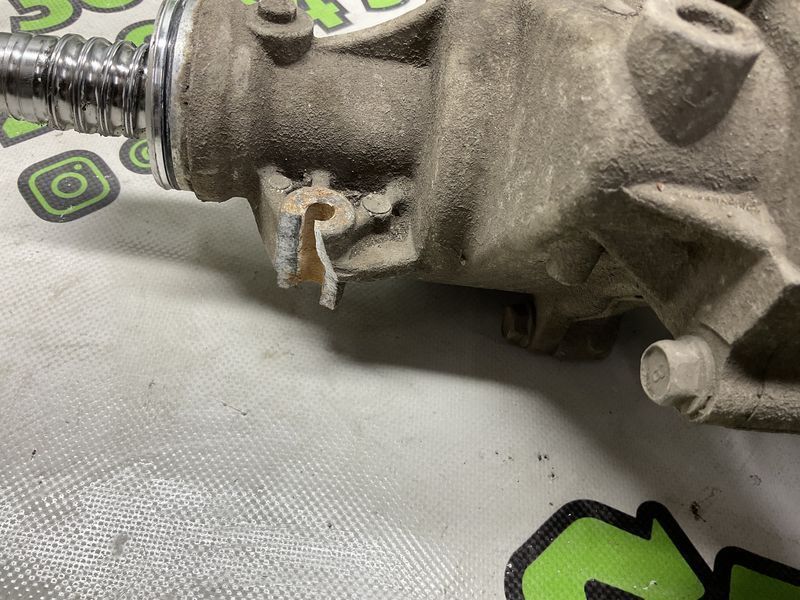 Рульова рейка Tesla Model 3/Y 18- З дефектом 1044831-99-E фото