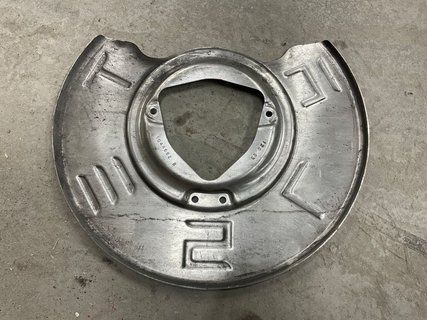 Захист гальмівного диска передній Tesla Model Y 20- 1044662-B фото