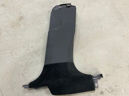 Накладка центральної стійки нижня права Tesla Model Y 23- литий кузов 1718033-00-C фото