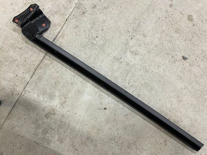 Ущільнювач скла передніх лівих дверей внутрішній Tesla Model 3 24- Highland 1712606-00-C фото