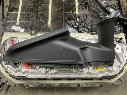 Накладка карта стійки багажника ліва Tesla Model Y 22-24 під поличку 1622252-98-B фото