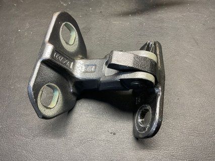 Петля дверей задніх верхня ліва Tesla Model 3 24- Highland 1773631-99-A фото