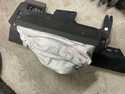 Подушка колін водія Tesla Model 3 18- стріляна 1077825-00-J фото