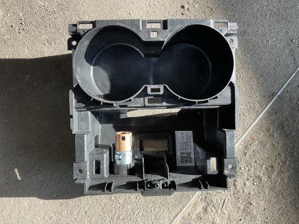 Підстаканик внутрішній з прикурювачем Tesla Model 3/Y 21-23 1755532-00-A фото