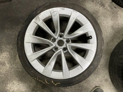 Диски R19 Tesla Model 3 21-23 рест з гумою Пошкоджений 1234264-00-A фото