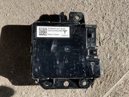 Блок керування USB консолі Tesla Model 3/Y 21-23 1656787-30-A фото
