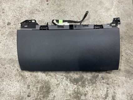 Бардачок з USB Tesla Model Y 23- (4 автопілот) 1083331-00-A фото