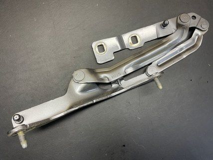 Петля кришки багажника ляди ліва Tesla Model 3 24- Highland 1714863-01-C фото