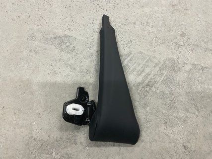 Боковина дивану 3-го ряду сидінь ліво Tesla Model Y 20- 1586664-00-B фото
