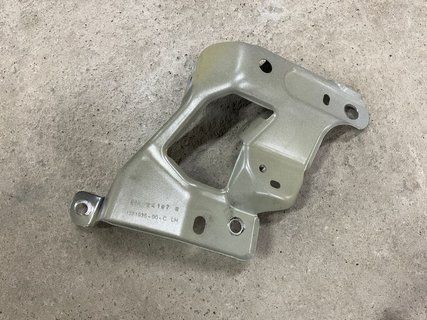 Кронштейн лонжерона косинець лівий Tesla Model 3 24- Highland 1771936-00-C фото