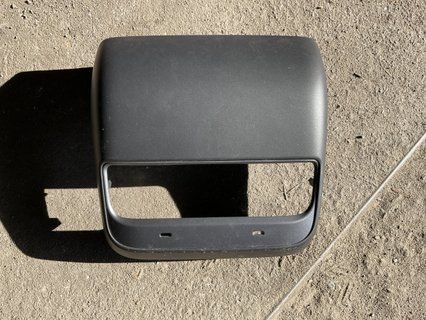 Декоративна накладка воздуховода консолі Tesla Model 3/Y 21-23 пошкоджений 1087929-02-C фото