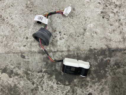 Моторчик люка порта зарядки GEN3 Tesla Model 3/Y 20- 1478840-95-A фото