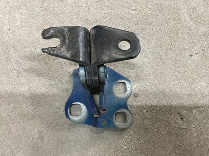 Петля дверей передніх верхня ліва Tesla Model 3 18- 1101035-00-F фото