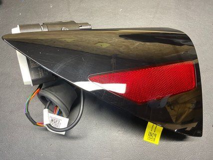 Лючок порта зарядки Tesla Model 3 24- Highland 1715102-10-C фото