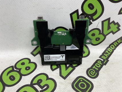 USB Hub центральної консолі Tesla Model 3 18- 1546129-00-D фото