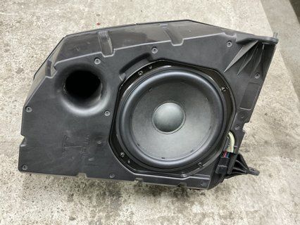 Сабвуфер Tesla Model Y 20-24 тип 3 1666841-00-B фото