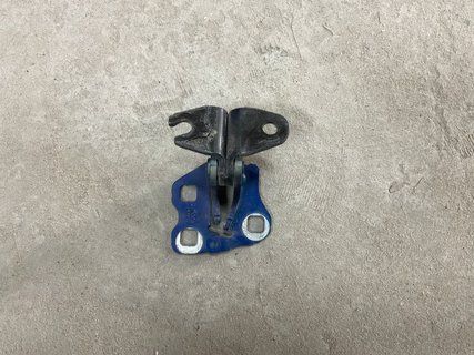 Петля дверей задніх нижня ліва Tesla Model 3 18- 1091331-00-E фото
