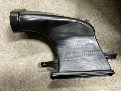 Воздуховод салона передній правий з датчиком Tesla Model 3 24- Highland 1933992-00 фото