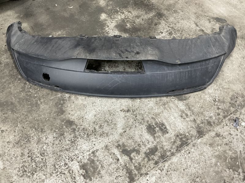 Дифузор губа заднього бампера Tesla Model Y 20-25 з дефектом 1494006-00-B фото