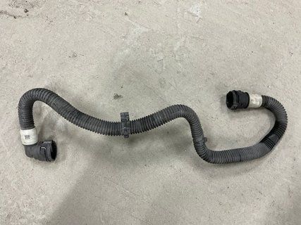 Патрубок системи охолодження Tesla Model 3 18- 1077601-00-D 1077601-00-D фото