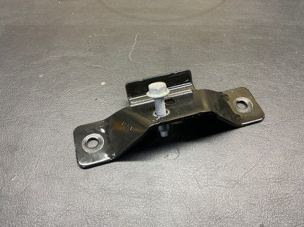 Кронштейн датчика удару Tesla Model 3 24- Highland 1786208-00-A фото
