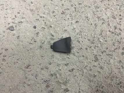 Заглушка болта дверей задніх ліва Tesla Model 3 18- 1110194-00-E фото