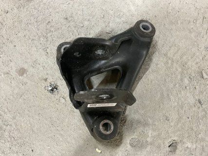 Кронштейн переднього двигуна правий Tesla Model 3/Y 18- 1110232-00-C фото
