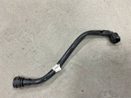 Патрубок системи охолодження Tesla Model 3/Y 20- 1634728-00-B 1634728-00-B фото