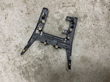 Кронштейн кріплення камери на лобовом Tesla Model 3 18- 1076737-00-C фото