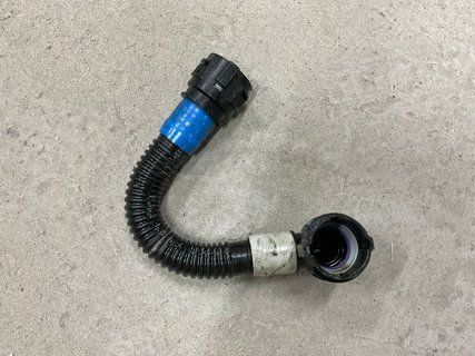 Патрубок системи охолодження Tesla Model 3 18- 1501348-00-B 1501348-00-B фото