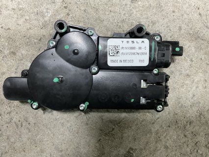 Моторчик складання заднього ряду сидінь Tesla Model Y 20-25 1493880-00-C фото