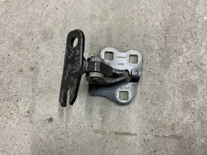 Петля дверей передніх верхня ліва Tesla Model 3 24- Highland 1773627-99-A фото