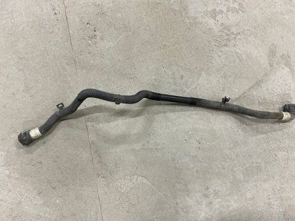 Патрубок системи охолодження Tesla Model 3 18- 1077597-00-D 1077597-00-D фото