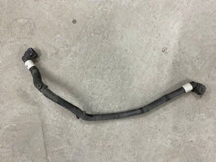 Патрубок системи охолодження Tesla Model 3 18- 1077589-00-E 1077589-00-E фото