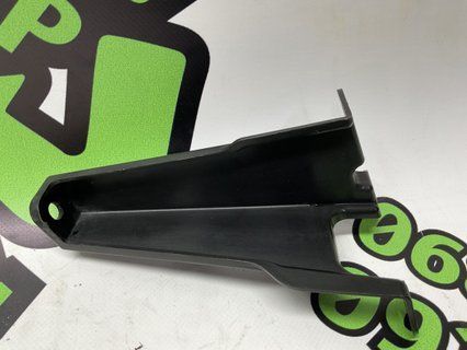 Кріплення решітки двірників ліве Tesla Model X 16-21 1055405-00-B фото