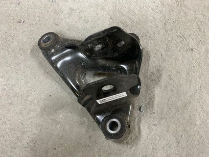 Кронштейн переднього двигуна лівий Tesla Model 3/Y 18- 1110233-00-C фото