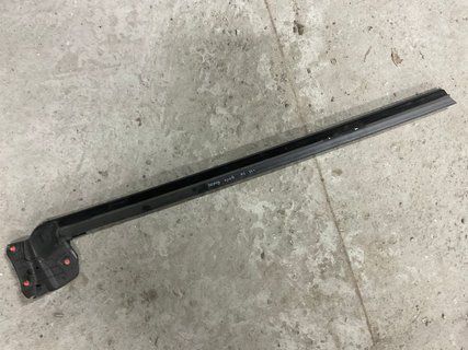 Ущільнювач скла передніх правих дверей внутрішній Tesla Model 3 24- Highland 1712607-00-C фото