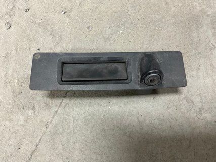 Кнопка відкриття кришки багажника з камерою Tesla Model Y 20-25 1095949-00-E фото