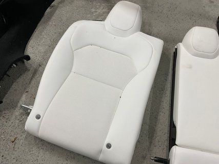 Сидіння другого ряду спинка права Tesla Model 3 24- Highland 1800020-00-A фото