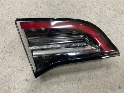 Ліхтар задній лівий в ляду Tesla Model 3/Y 3 піна 1077401-00-A фото
