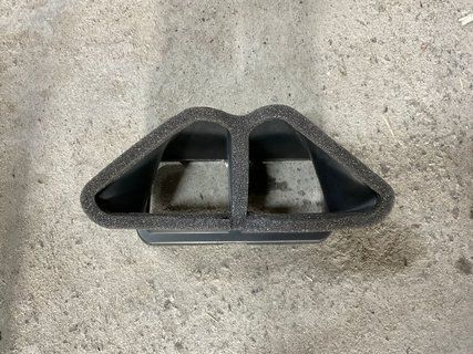 Повітропровід обдування ніг водія Tesla Model 3 18- 1083377-00-D фото