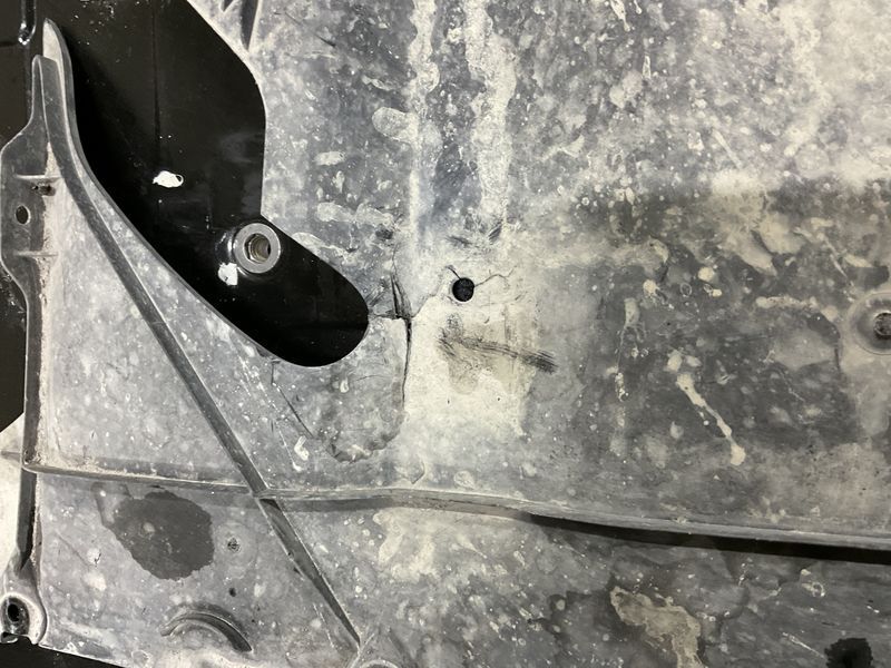 Захист заднього підрамника Tesla Model 3/Y 18- З дефектом 1498771-00-B фото