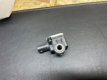 Датчик удару Tesla Model 3/Y 1060058-00-A 1060058-00-A фото
