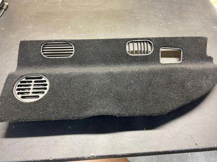 Накладка подушки безпеки колін передня права Tesla Model 3 24- Highland 1715723-20-D фото