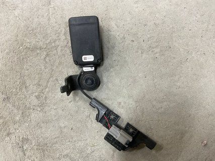 Замок ременя задній ліва Tesla Model 3 18- 1085939-01-E фото