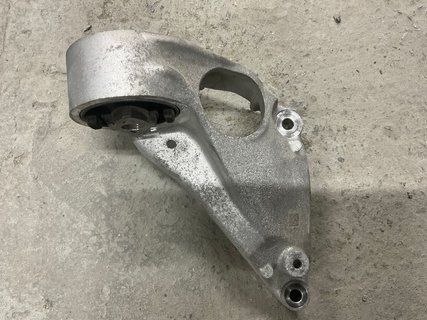 Кронштейн заднього електродвигуна Tesla Model 3/Y 18- Тип2 1093278-00-B фото
