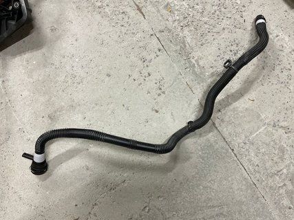 Патрубок системи охолодження Tesla Model 3 24- Highland 1504721-00-E 1504721-00-E фото